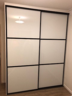 sliding wardrobe doors, superwhite glass split panel door with black frame