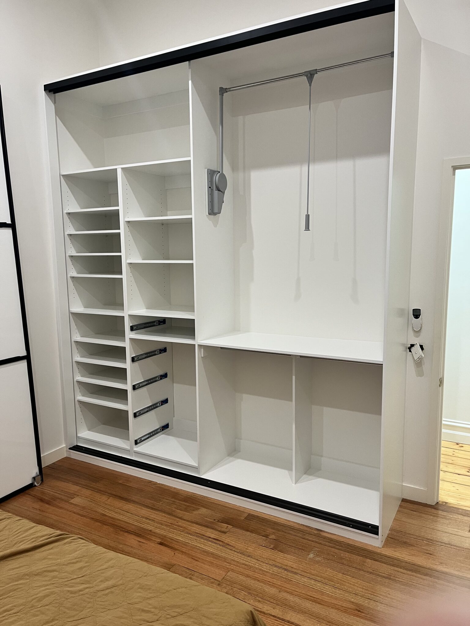 built in wardrobe with wardrobe lift pulldown haning rail 1 scaled
